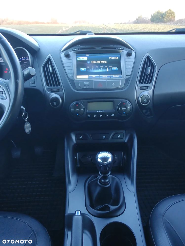 Hyundai ix35 1.7 CRDi 2WD blue Finale Gold - 21