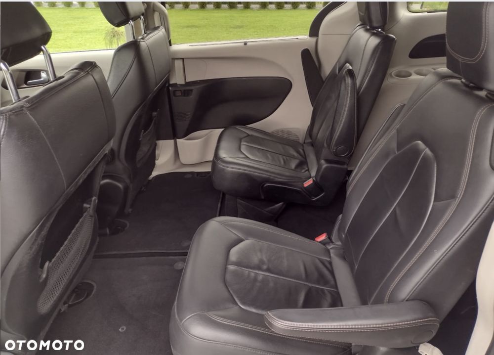 Chrysler Pacifica - 13