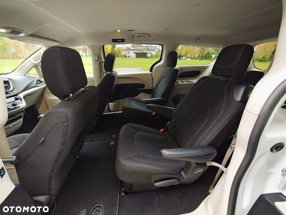 Chrysler Pacifica - 23