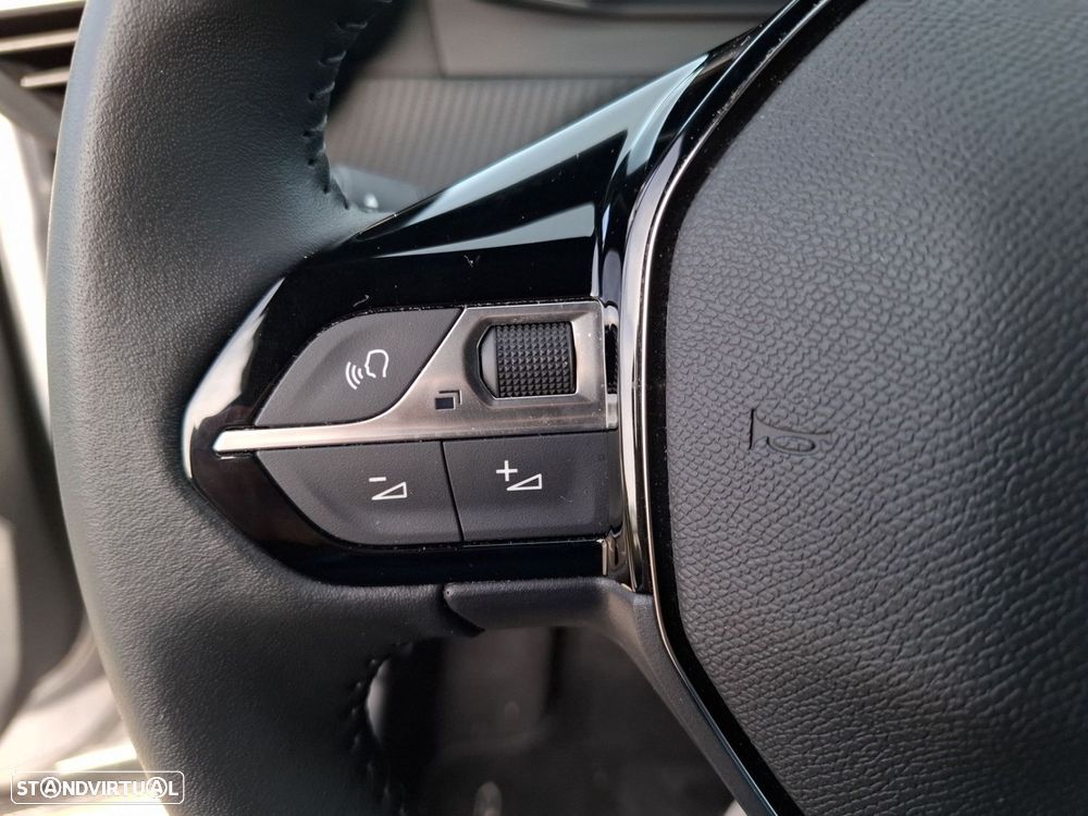 Peugeot e-2008 50 kWh Allure Pack - 16