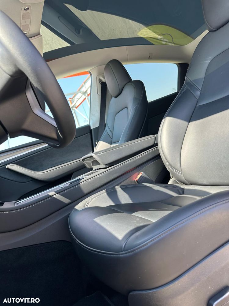 Tesla Model Y - 33