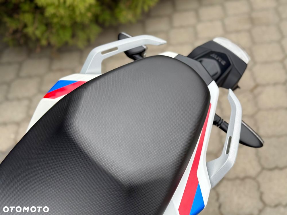 BMW G - 32