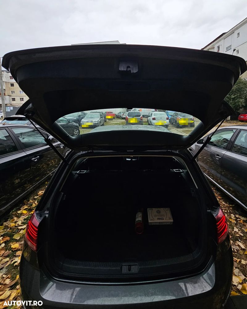 Volkswagen Golf - 10
