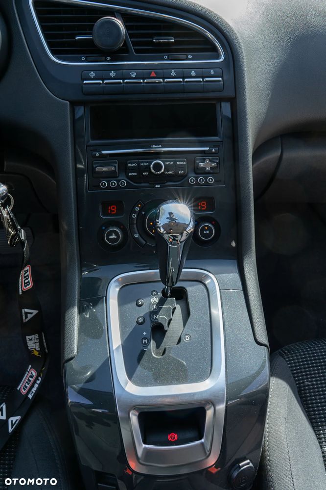Peugeot 5008 2.0 HDi Allure 7os - 8