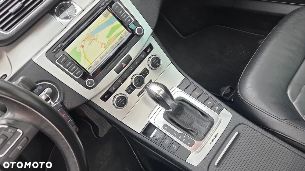 Volkswagen Passat Variant 2.0 TDI 4Motion DSG BlueMotion Tech Highline - 11
