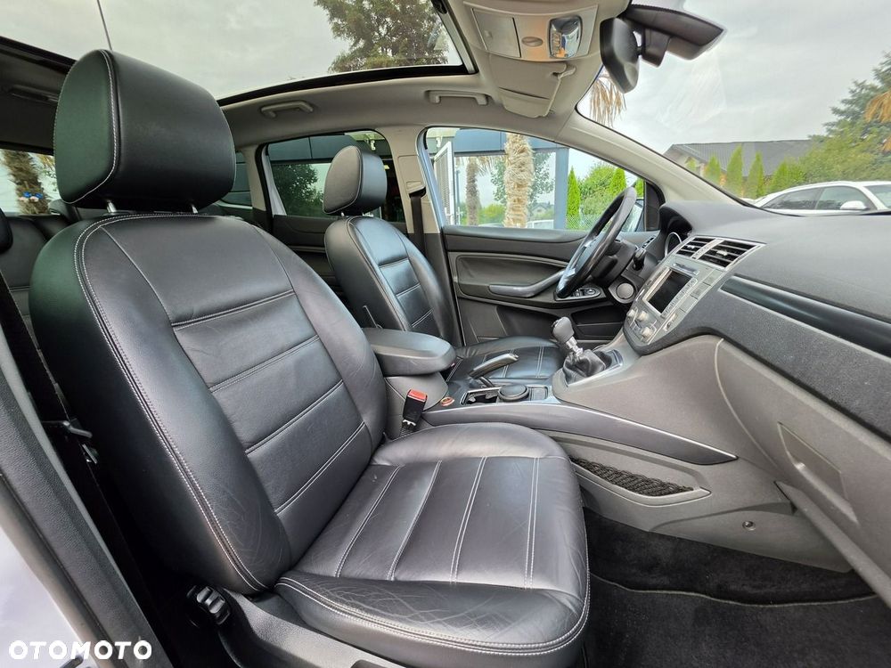 Ford Kuga 2.0 TDCi 4x4 Titanium - 35