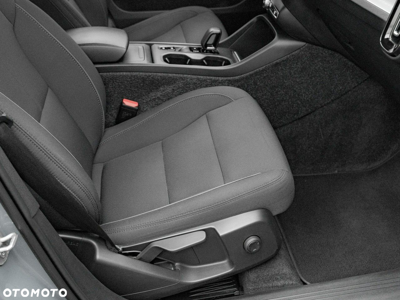 Volvo XC 40 T3 Momentum Pro - 33