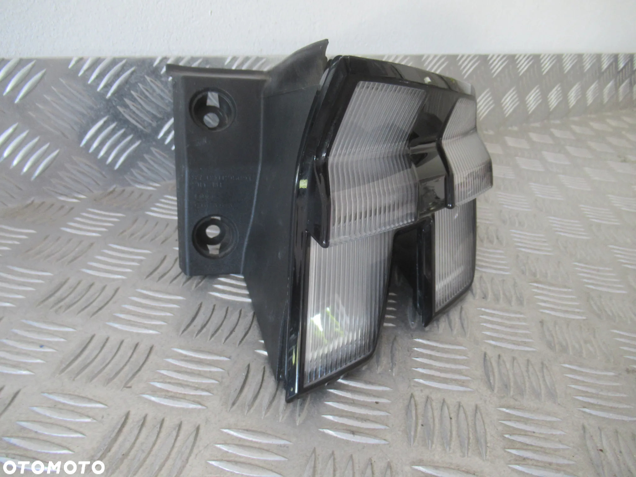 LAMPA TYLNA TYŁ PRAWA FORD MUSTANG MACH-E LED LJ8B-13404-AE 2020 - 3