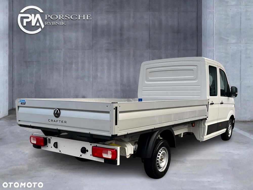 Volkswagen Crafter 35 Skrzyniowy z podwójną kabiną silnik: 2,0 l EU6 SCR 140 KM / skrzynia biegów: Przedni napęd manualna 6-biegowa rozstaw osi: 4490 mm - 5