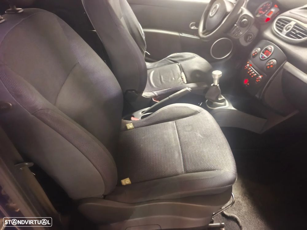 Renault Clio 1.2 16V Confort - 13