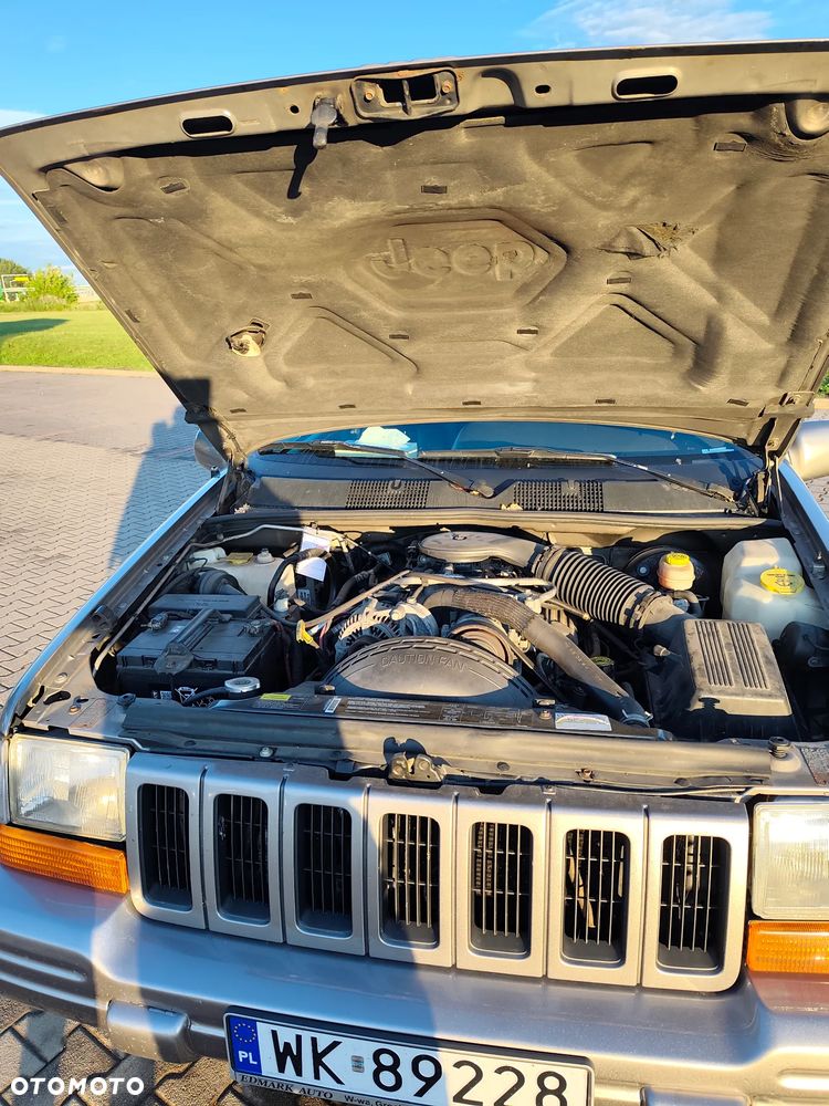 Jeep Grand Cherokee - 16