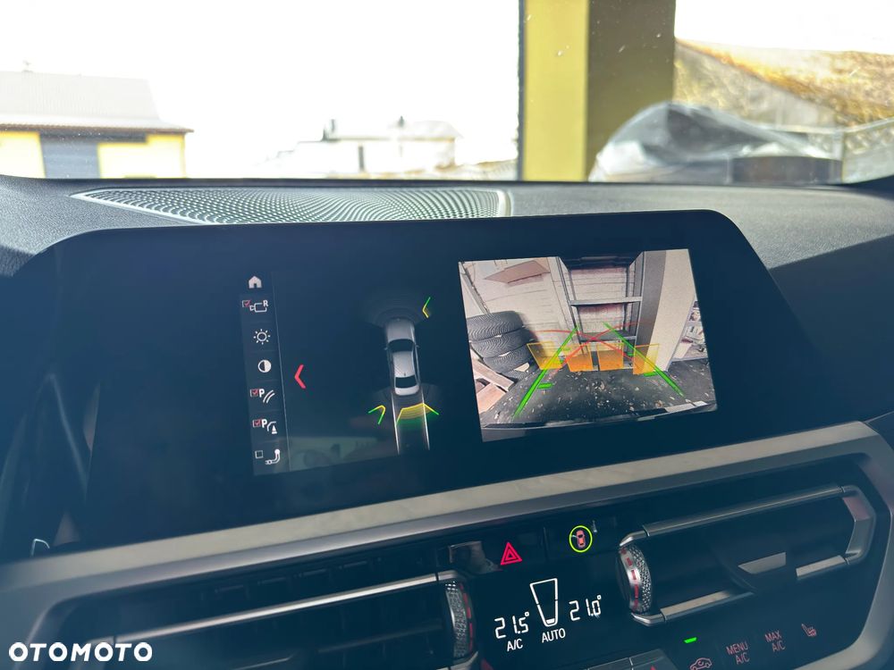 BMW Seria 3 330i xDrive M Sport - 30