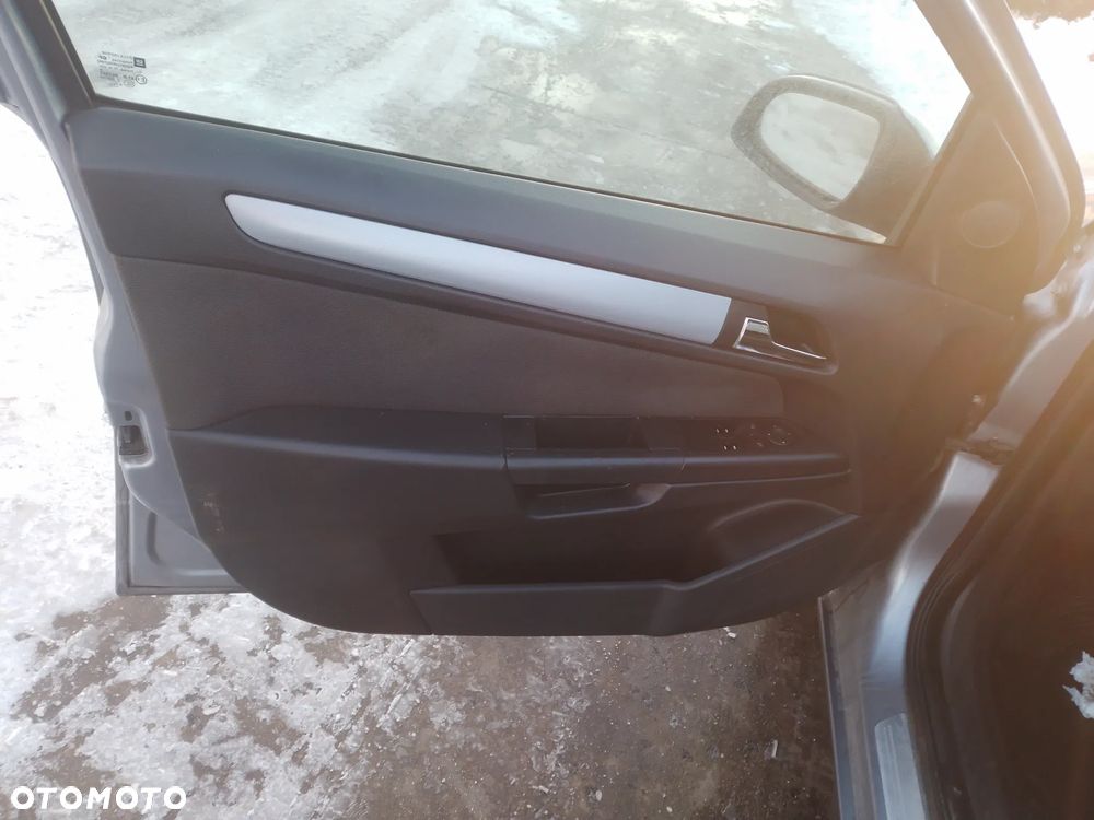 OPEL ASTRA H III 04-06  LAMPA PRZÓD PRAWA LEWA - 27