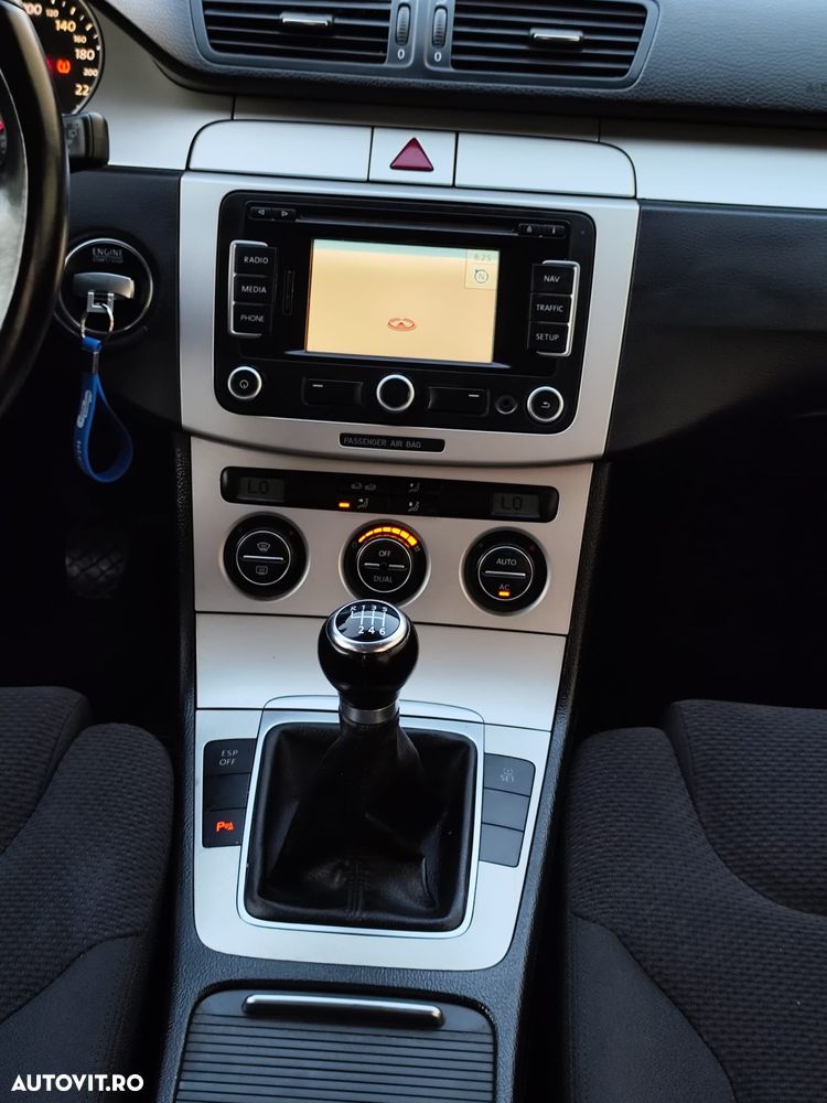 Volkswagen Passat - 11