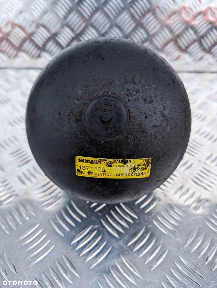 AKUMULATOR HYDRAULICZNY OSI SKRĘTNEJ SCANIA R - 3