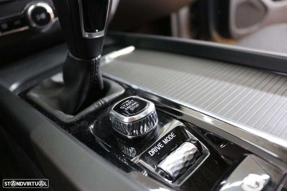 Volvo XC 40 2.0 D3 Momentum Plus - 18