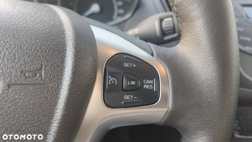 Ford Transit Courier - 14