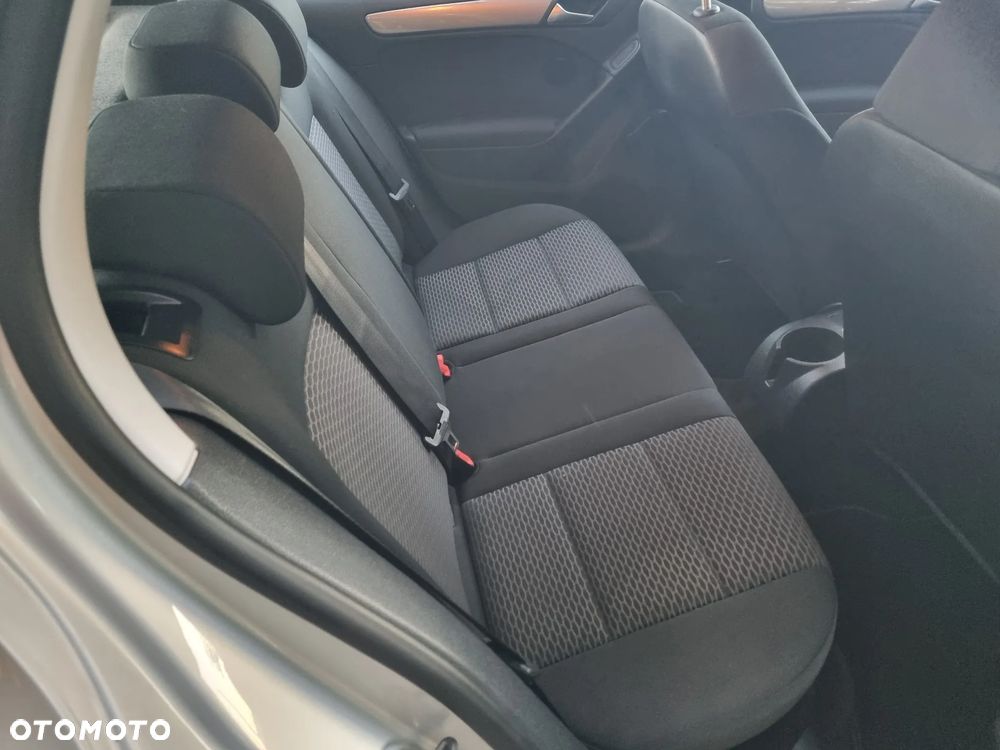 Volkswagen Golf - 6