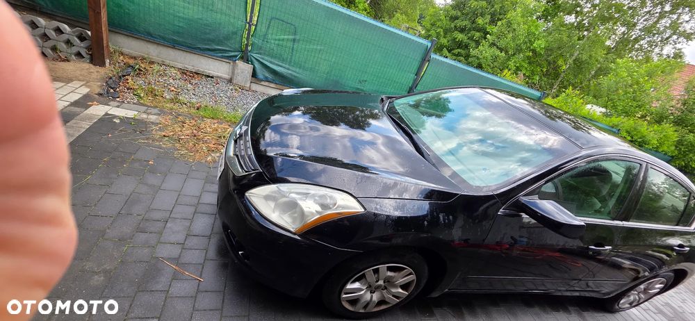 Nissan Altima - 1