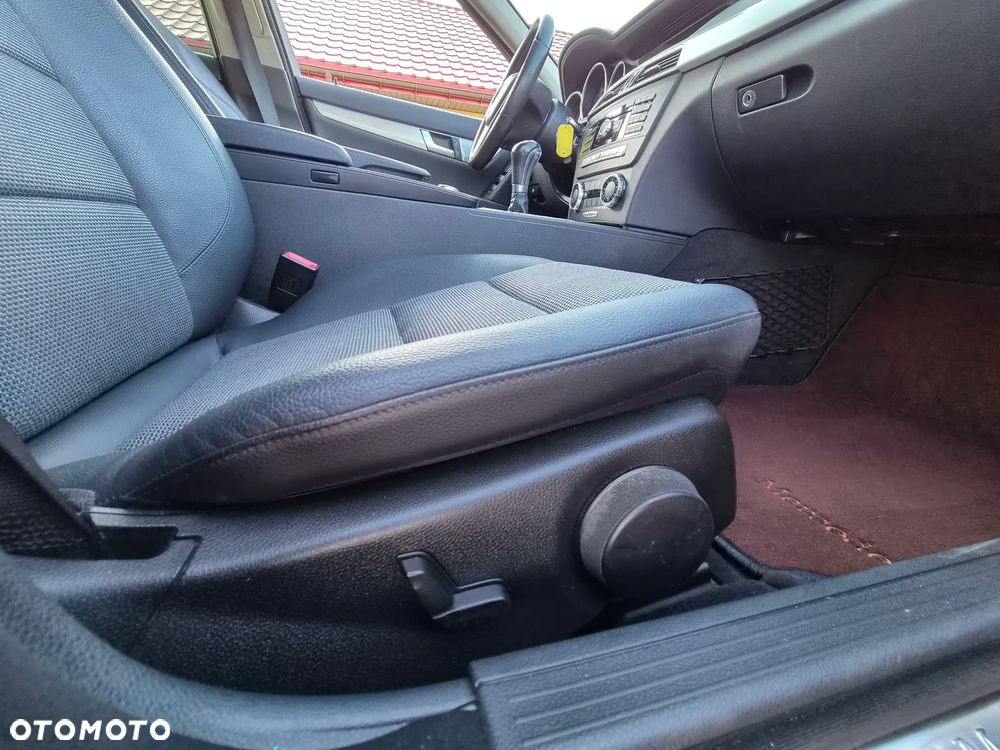 Mercedes-Benz Klasa C 180 BlueEFFICIENCY Avantgarde - 33