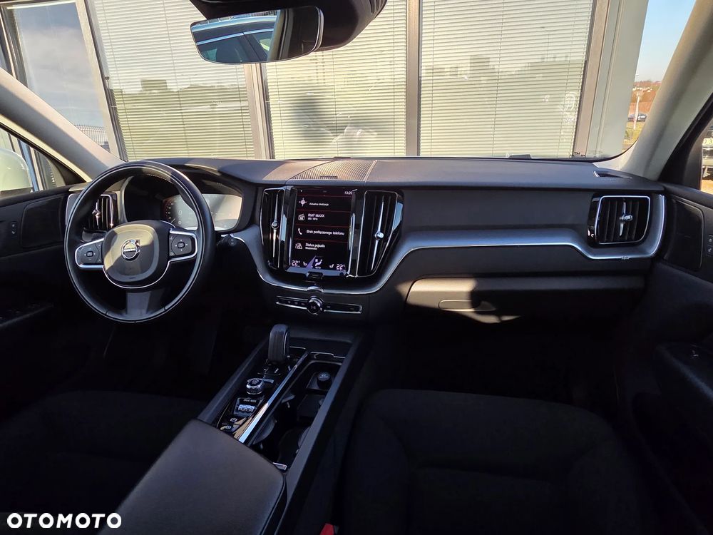 Volvo XC 60 T6 Plug-In Hybrid AWD Essential - 4