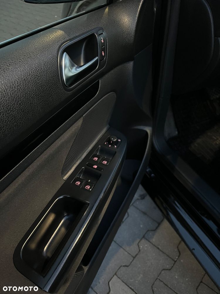 Volkswagen Golf VI 2.0 TDI Comfortline DSG - 23