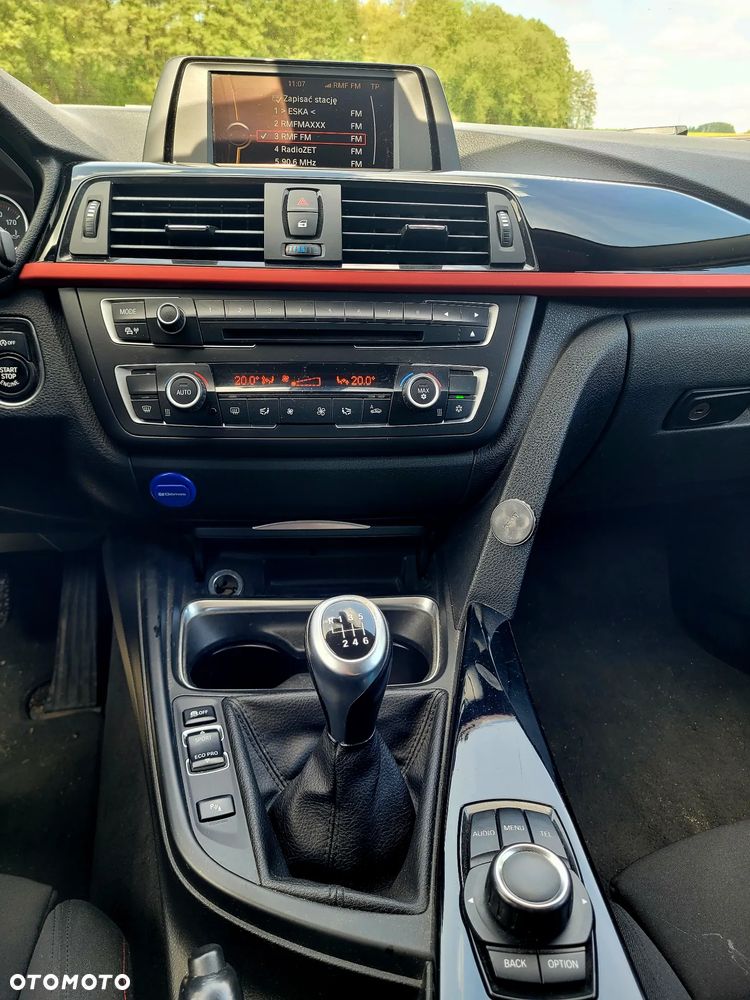 BMW Seria 3 320i Sport Line - 12