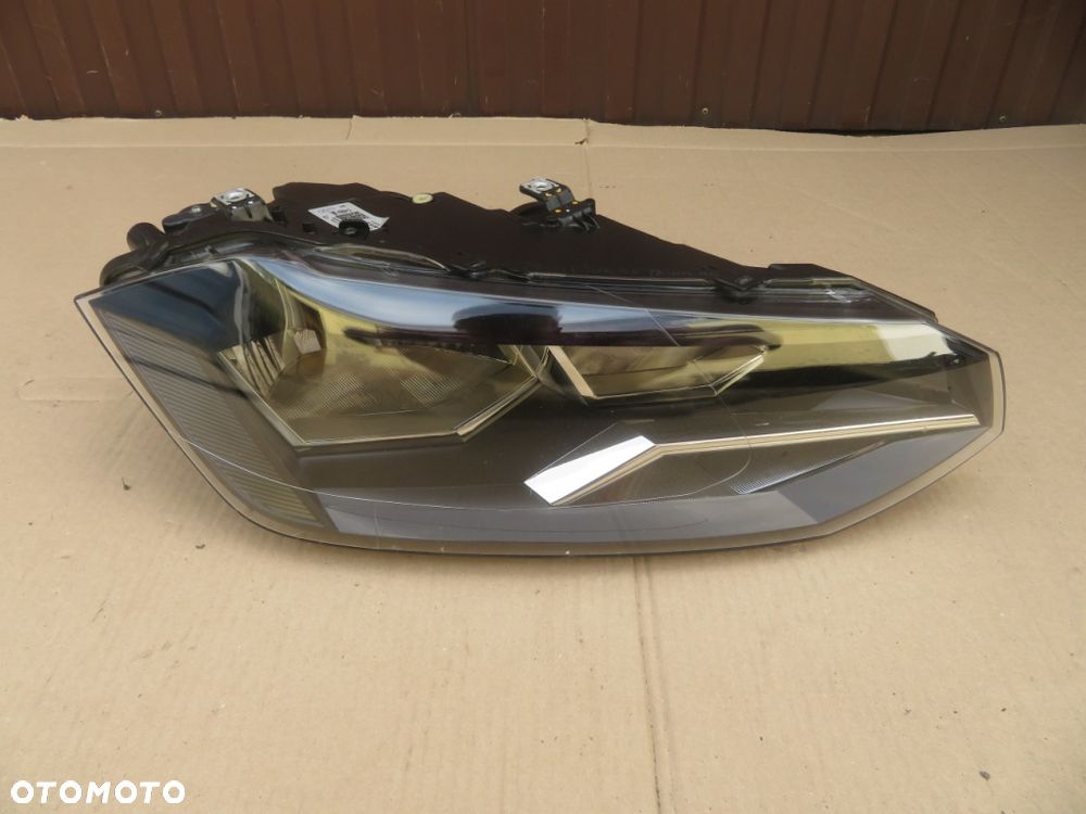REFLEKTOR PRAWY VW POLO VI 2G0 17R- 2G1941006 DEMONTAŻ KRAKÓW