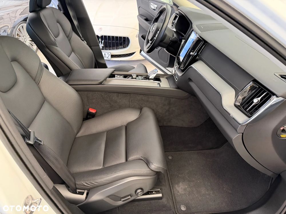 Volvo XC 60 B4 D AWD Inscription - 8