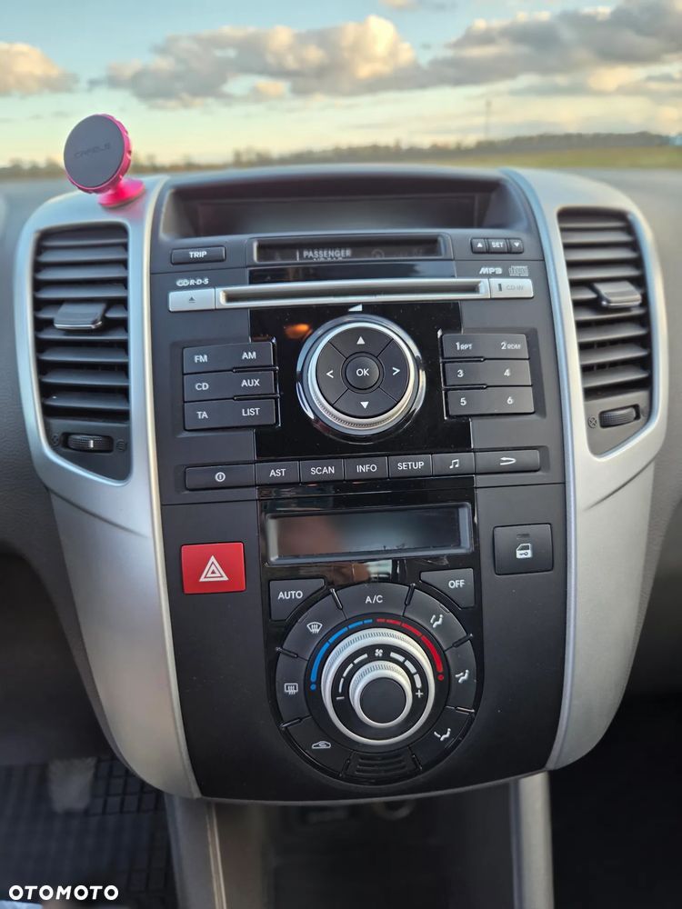 Kia Venga - 11