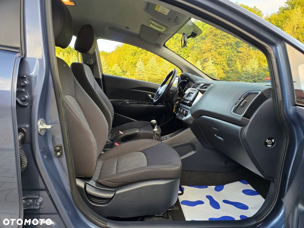 Kia Rio 1.2 Fifa World Cup Edition - 26