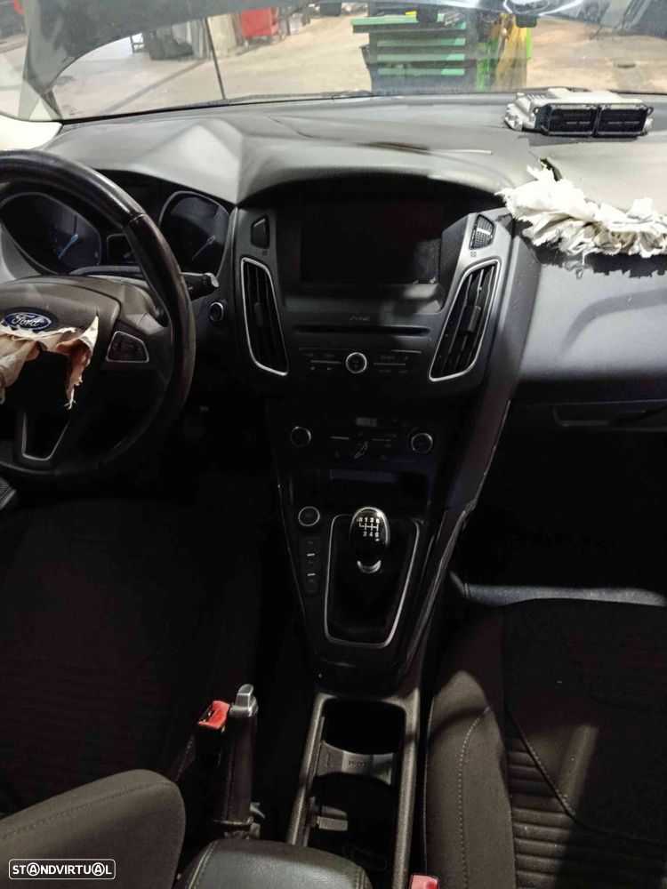 Carro MOT:  M1DC FORD FOCUS Mk3  2016  1.0 Ecoboost 125CV 5P PRETO GASOLINA - 2