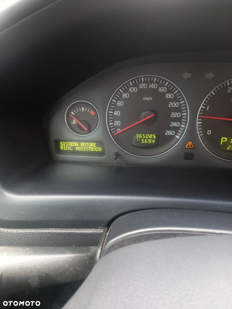 Volvo XC 70 D5 AWD Momentum - 3