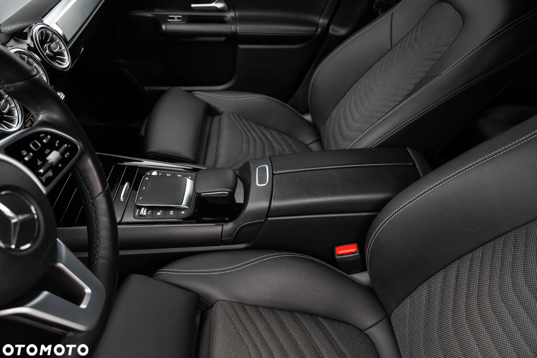 Mercedes-Benz GLB 200 7G-DCT - 19