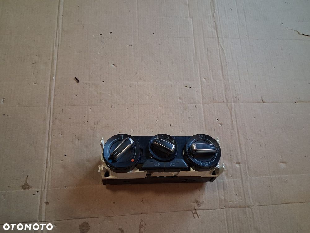 Panel nawiewu AUDI A1 8X   8X0820045A  OE - 1