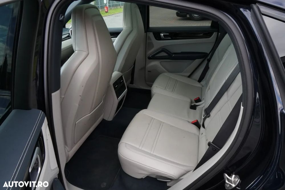 Porsche Cayenne Standard - 30
