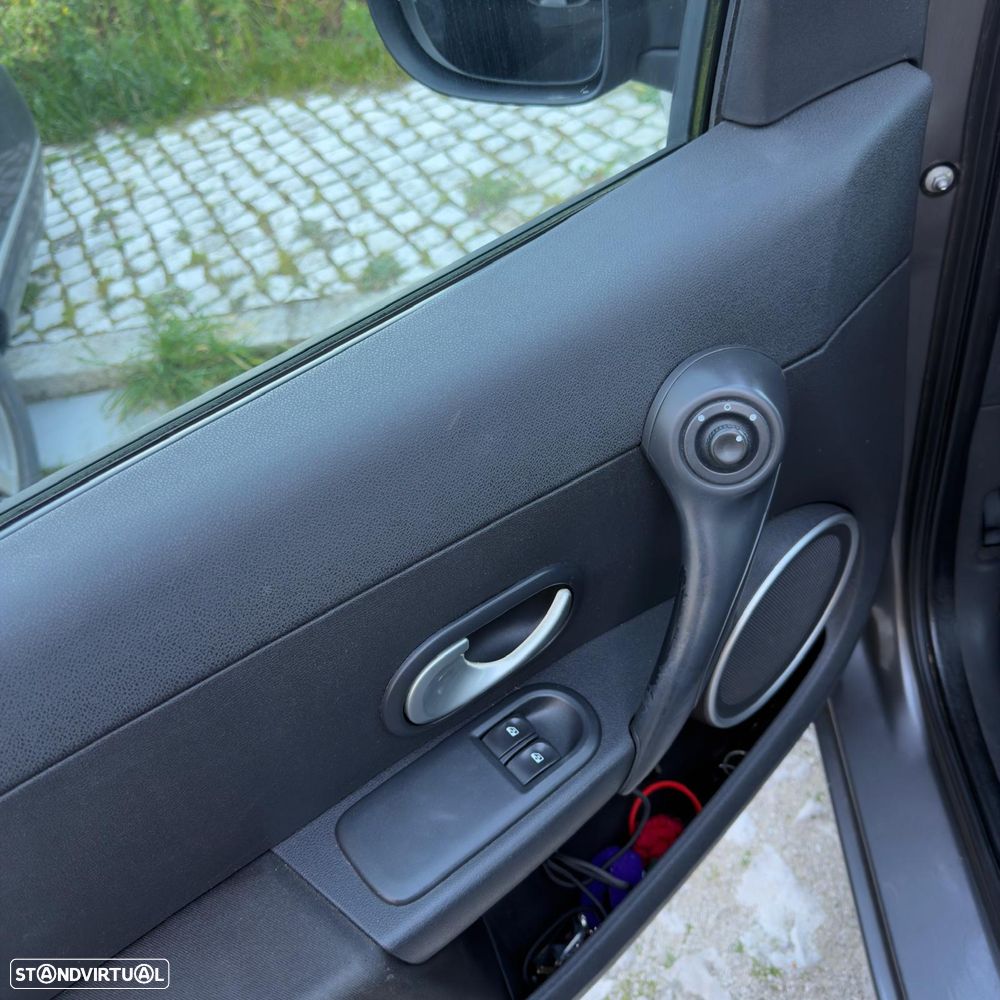 Renault Clio 1.2 16V Confort - 5