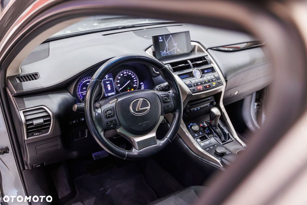 Lexus NX 300h Elite AWD - 31