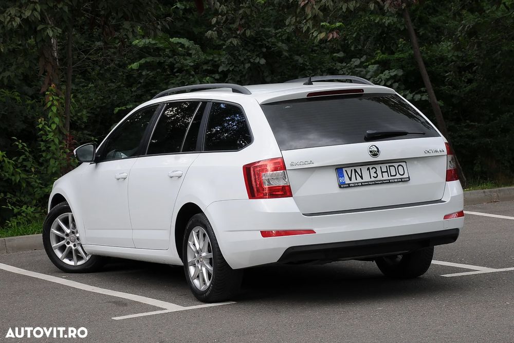 Skoda Octavia 1.6 TDI DSG Style - 3