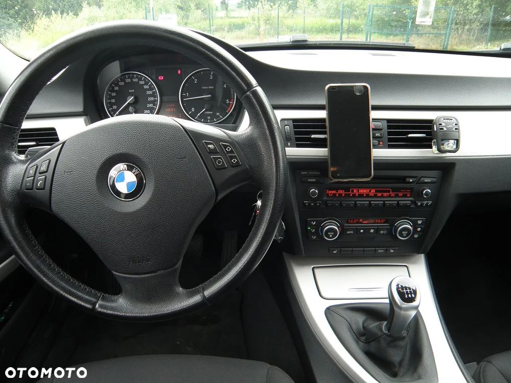 BMW Seria 3 318d - 6