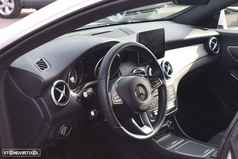 Mercedes-Benz CLA 200 d 7G-DCT Urban - 13