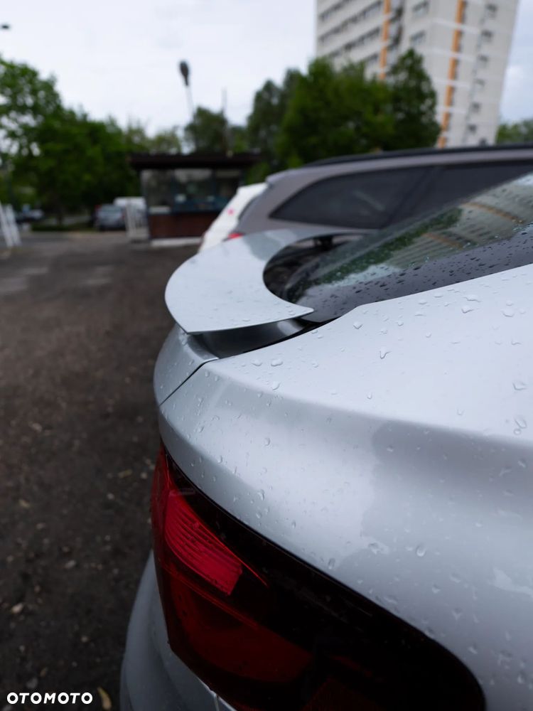 BMW 3GT 330i xDrive M Sport - 9