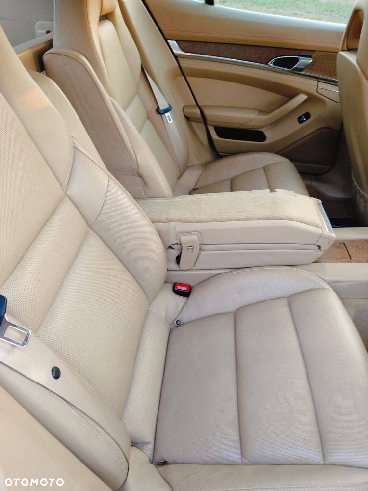Porsche Panamera 4S - 17