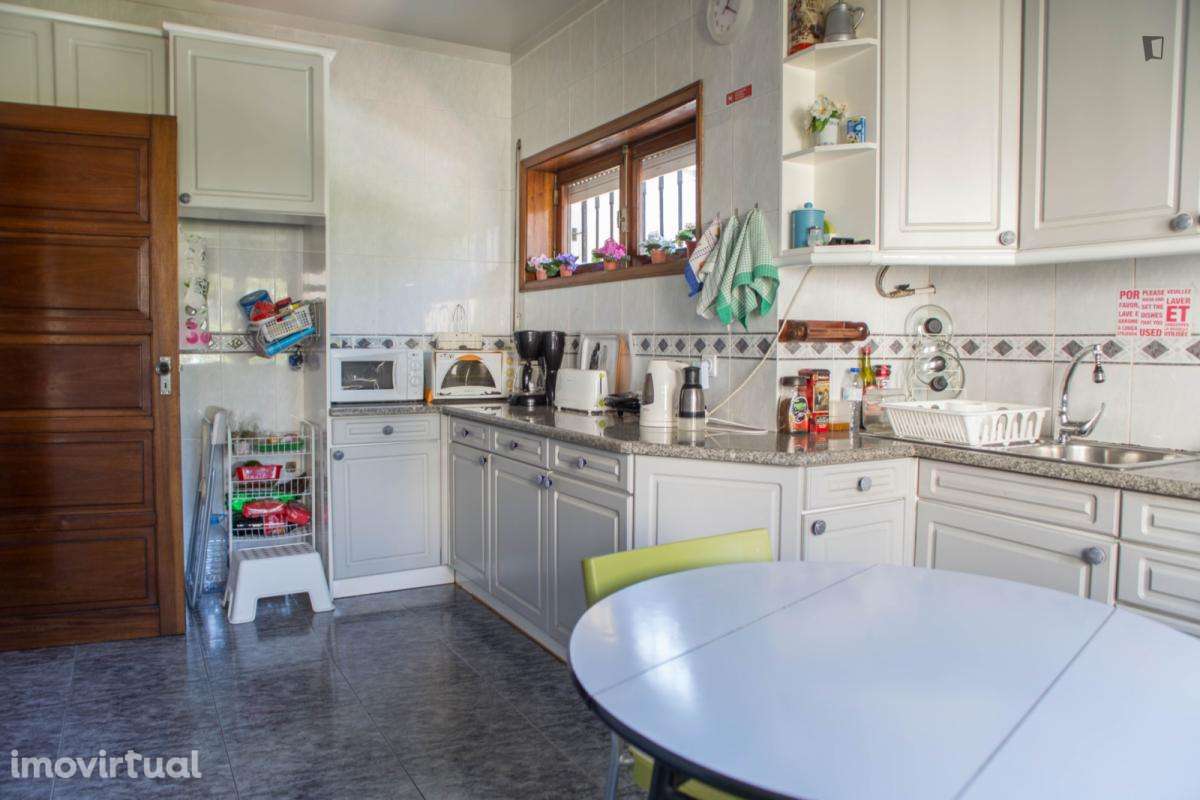 Quarto - localizado em Paranhos Porto - Grande imagem: 2/43