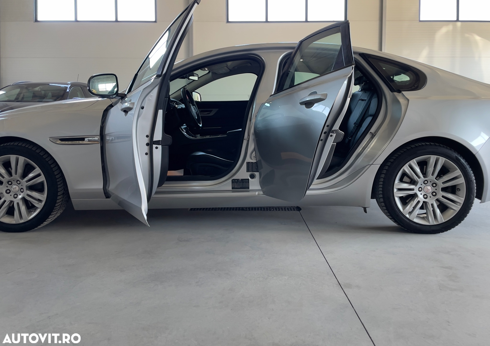 Jaguar XF 20d RWD Prestige - 22