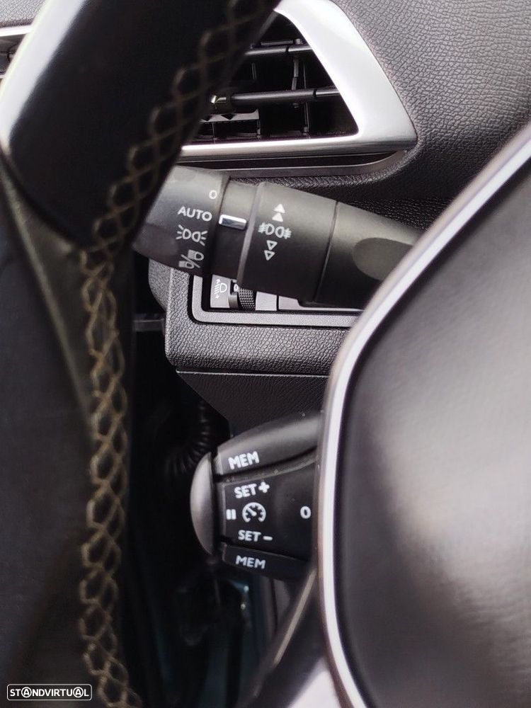 Peugeot 5008 1.2 PureTech Allure Grip Control - 36