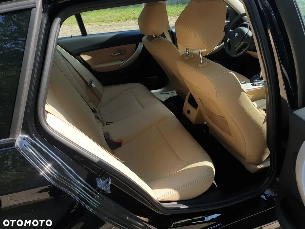 BMW Seria 3 318i - 16