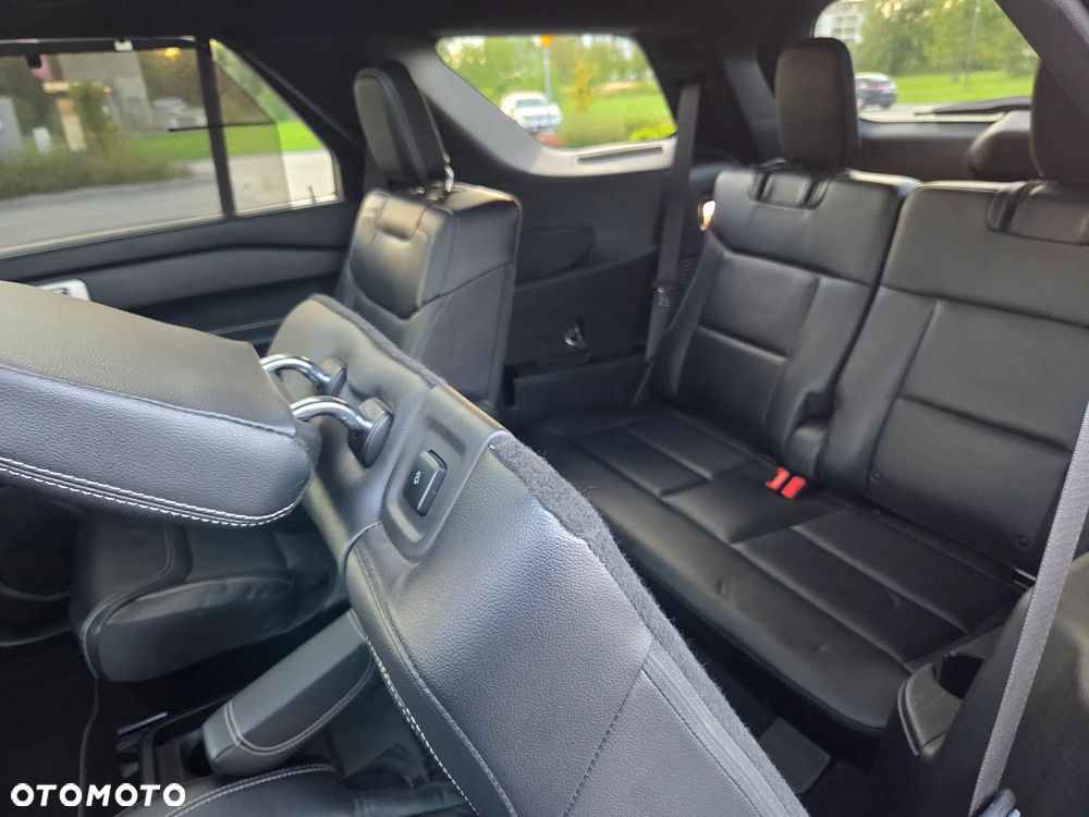 Ford Explorer - 24
