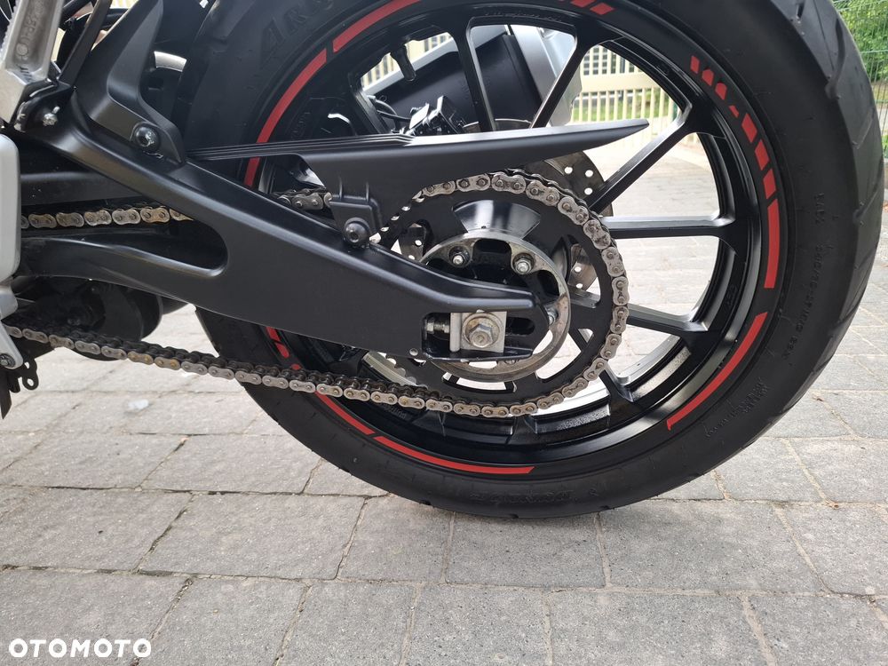 Yamaha MT - 22