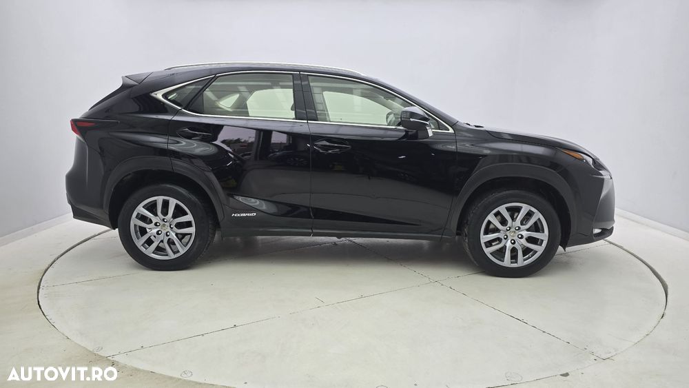 Lexus Seria NX - 5